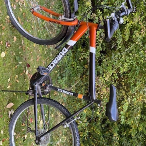 Säljer en duracell mountain bike för 6000kr den är använd  - Den är duracell mountain bike  och har 3 växtar och den är använd lite