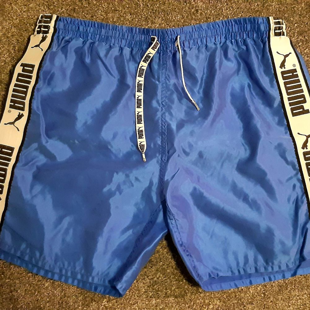 Puma stripe deals shorts
