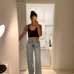 Högmidjade jeans - Högmidjade vida jeans från Gina. Nypris 599. Pris kan diskuteras!