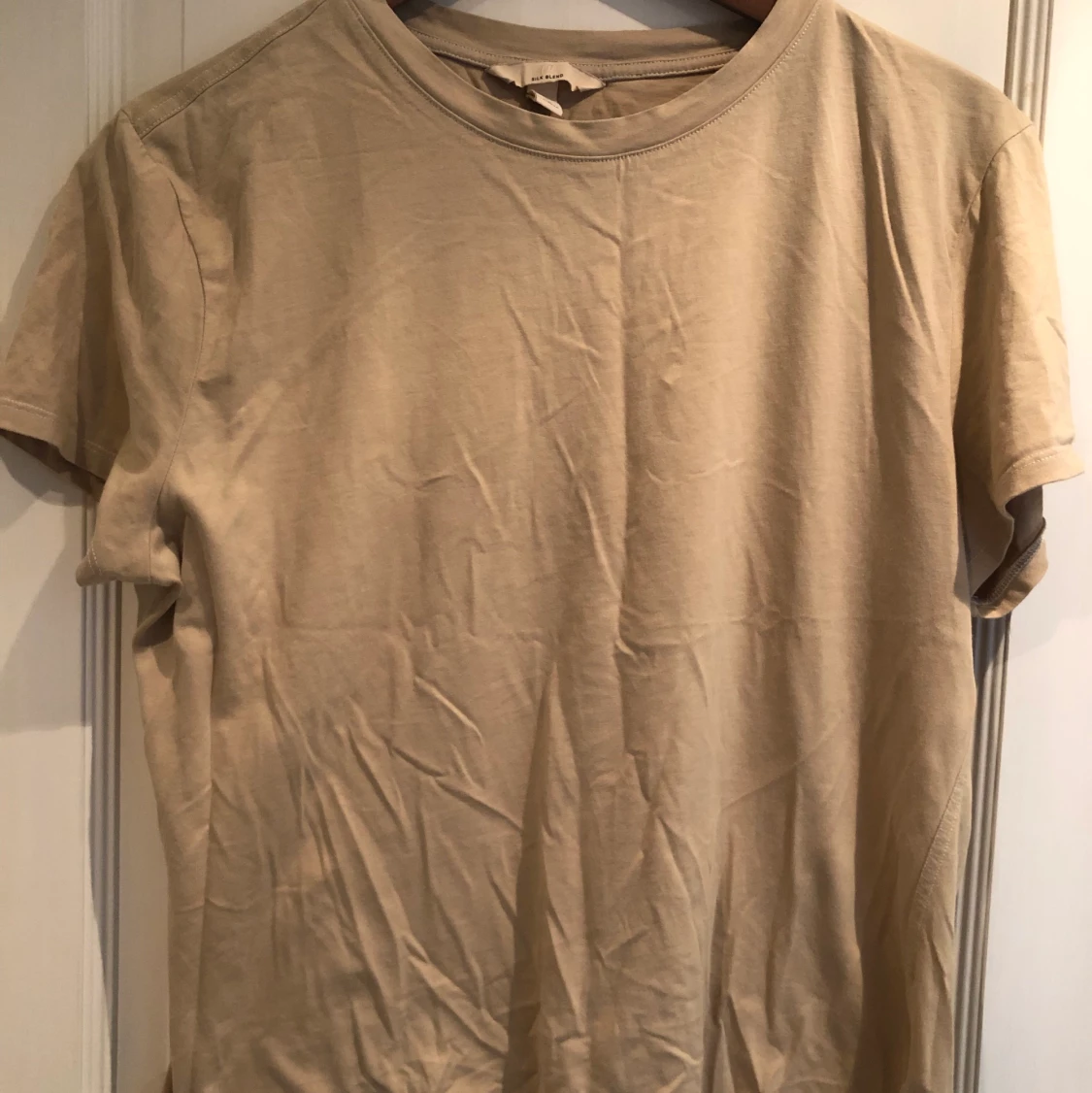 Beige T-shirt silk blend strl L