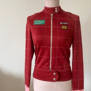 Replay kofta - Replay tröja, storlek M. 120kr + 39kr frakt. Möts hellre upp och ger över i Trollhättan, uddevalla, Vänersborg, Mellerud. (Då behöver man inte betala frakt.) 