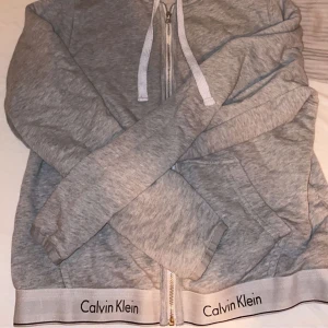 Calvin Klein kofta - Calvin Klein äkta, Storlek M och är oanvänd