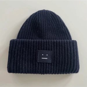 Intreskoll, buda privat!😍 - Startar budgivning vid intresse💘 budar privat, bra skick och bilden är lånad!