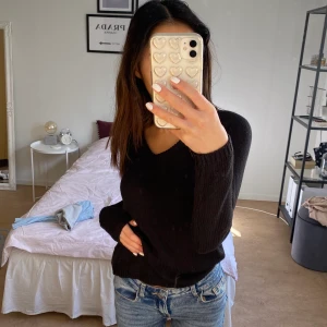 Svart stickad tröja - Svart stickad tröja. Kan mötas upp eller frakta.