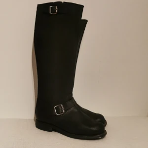 Prime boots - 5-6 år gamla. Mycket sparsamt använda. Frakt avgiften står du själv för. 