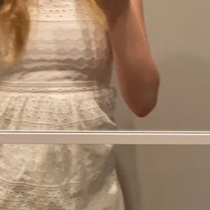 Super fin klänning❤️ - Fin klänning som är köpt på H&M för länge sen den är i superfint skick och bara använd 2 gånger på bröllop❤️ 