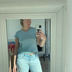 Zadig & Voltaire t-shirt - Super fin ljus blå t-shirt från Zadig & Voltaire. 