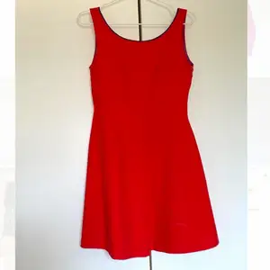 Hot Röd kort klänning 🔥❤️ Jätte fint med fickor ❤️ Jätte fint och tjock material i bomull ❤️ Storlek M men passar också mer som S eller XS ❤️