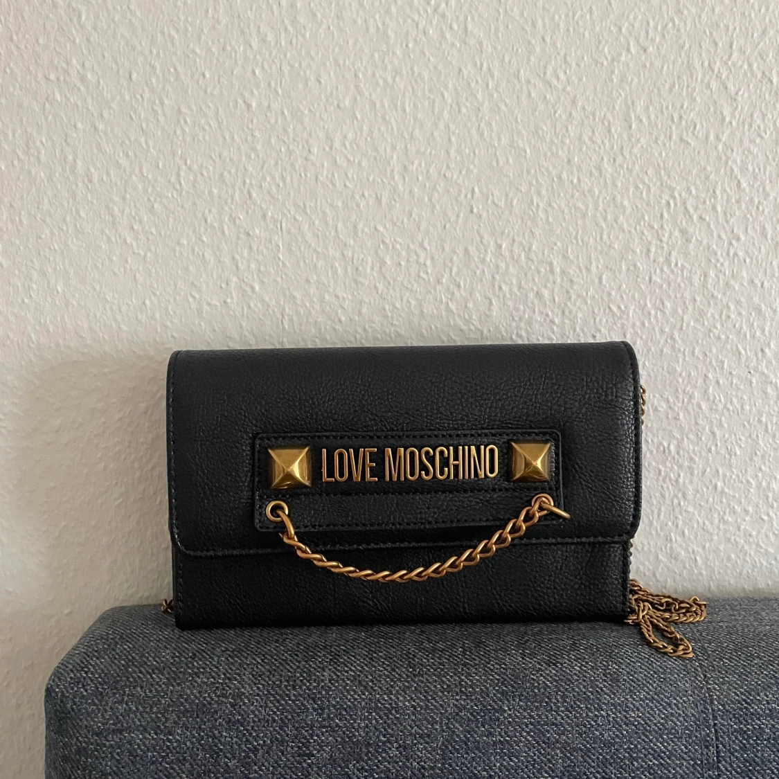 Moschino väska  - 90