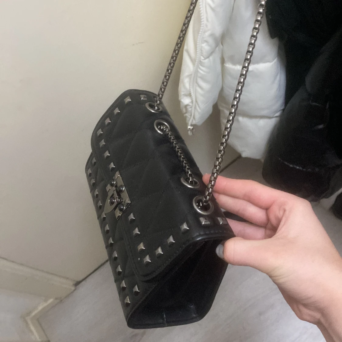 Väska med nitar - 27