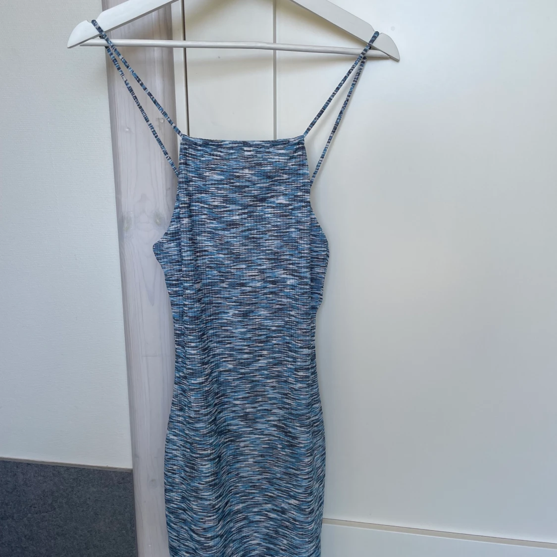 Blåmönstrad klänning strl S - 90