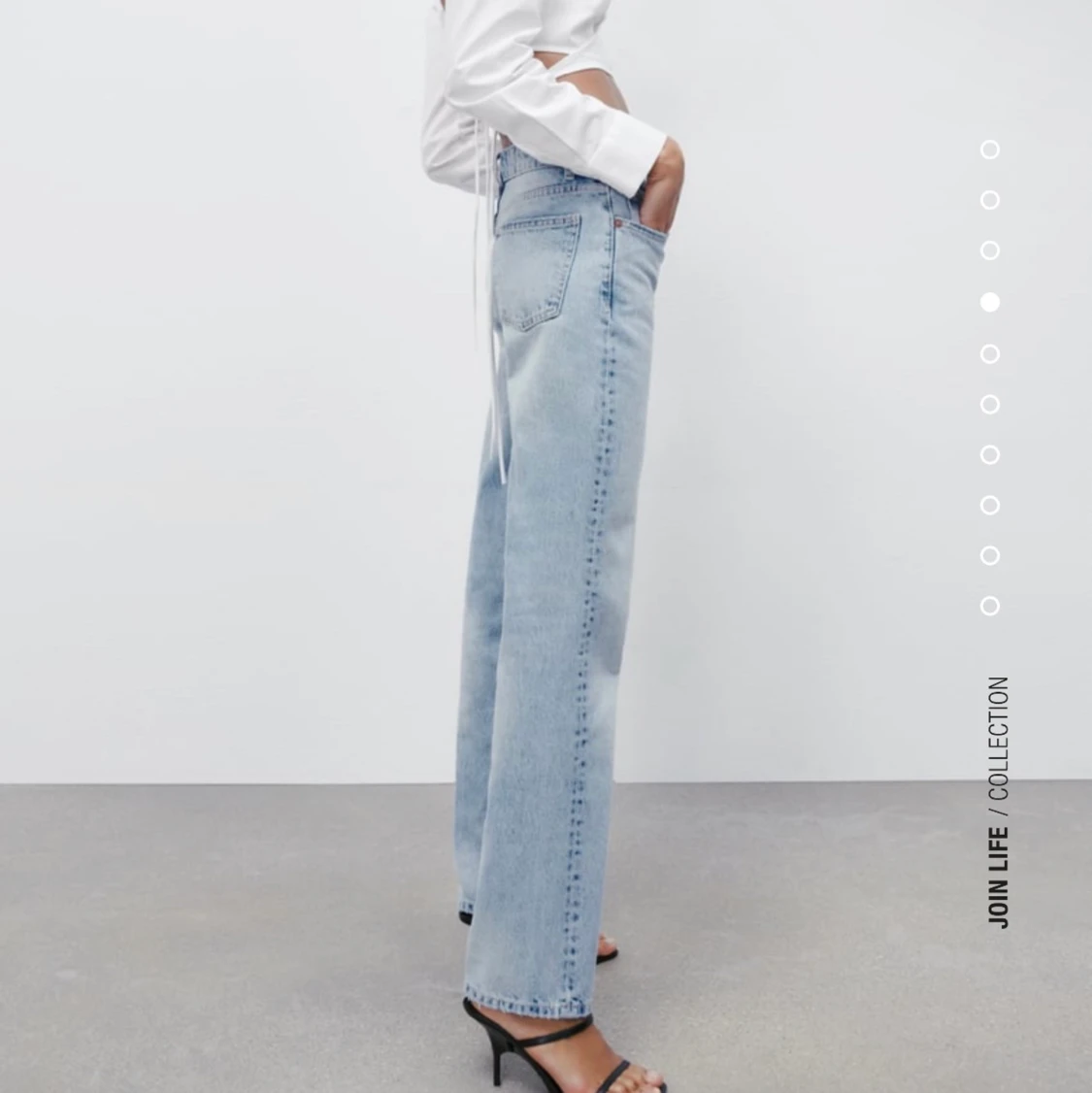 Zara lightwash,mid waist,straight jeans - 90
