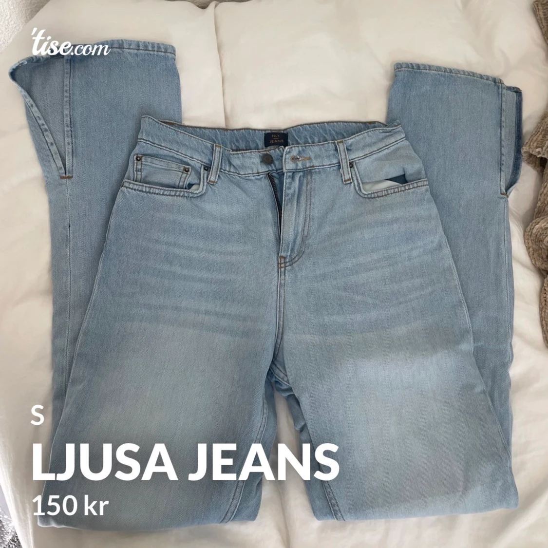 Ljusa jeans med slits