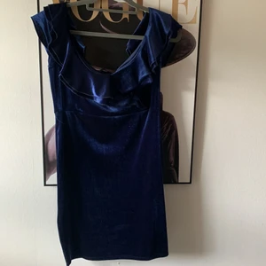 Klänning  - Använd 1 gång 