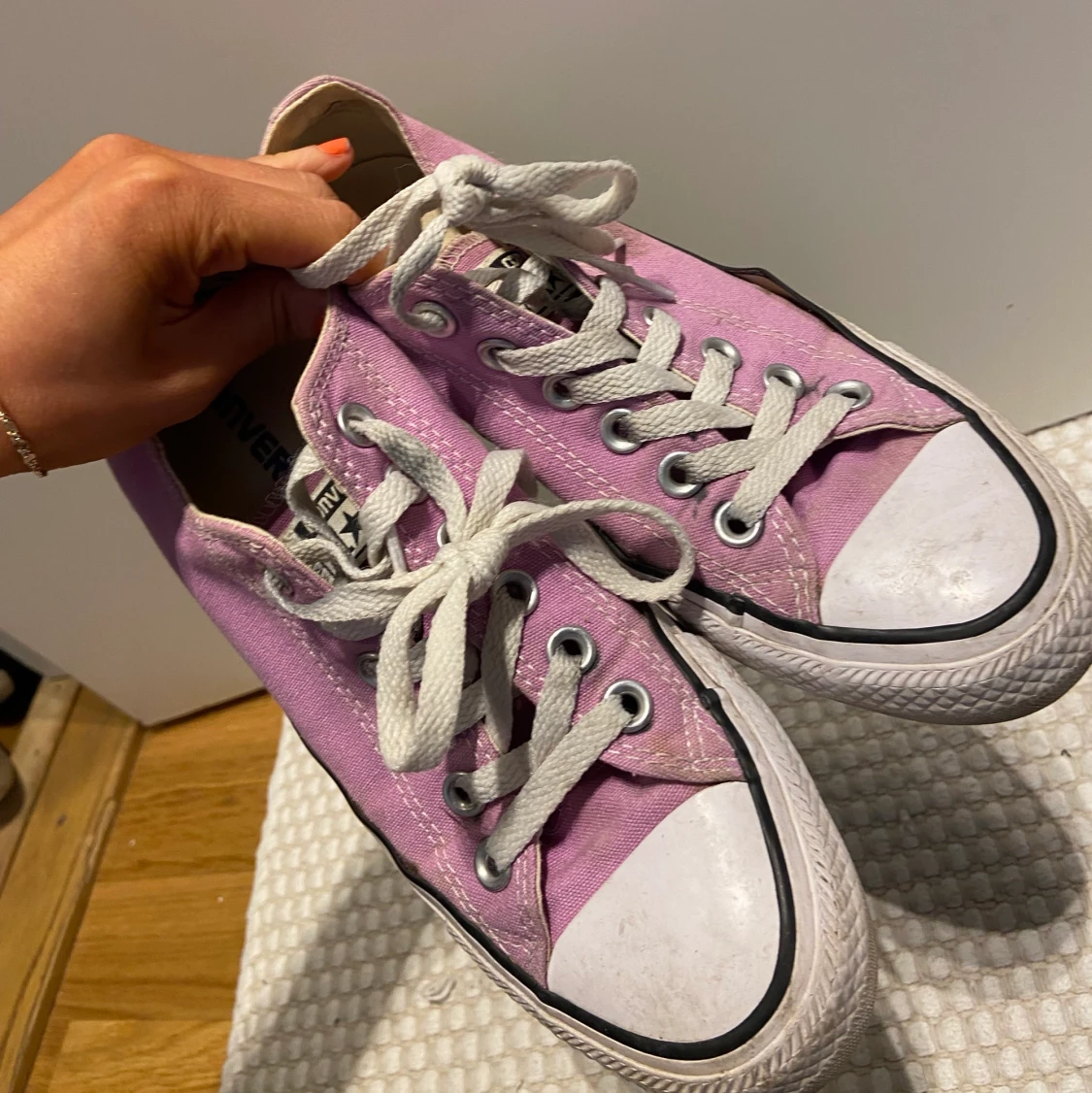 Låga rosa/lila Converse