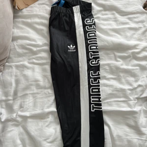 Adidas träningstajts - Knappt använda, köpare står för frakt