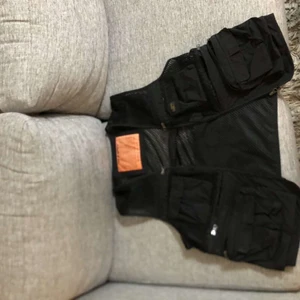 Fiske väst - Fiske väst till salu eftersom jag har inte streetwear stilen längre (nypris 1300kr) släpper den för 600 vid snabb affär kan priset sänkas 