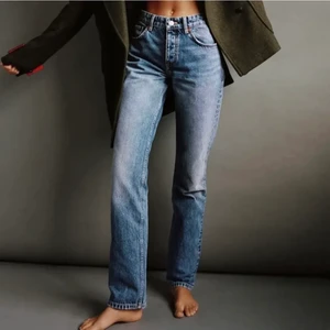 Mid Rise jeans zara - Säljer nu mina mid Rise zara jeans, då de bara ligger i garderoben och inte kommer till någon användning. Super fina. Kom privat för frågor