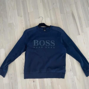 Hugoboss  - Säljer min hugoboss hoddie då den är för liten för mig och vill inte behöva kasta den så vill kunna få sålt den 