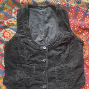 Mini Manchester Väst - Säljer pga inte min storlek! Köpt från secondhand men bra kvalitet. Storlek 44. <3