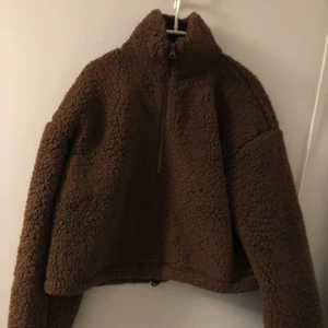 Brun Teddy jacka - Brun Teddy jacka/tröja med dragkedja