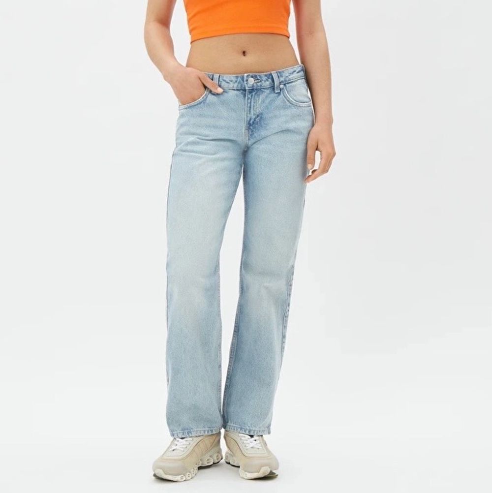 Säljer mina low waist arrow jeans som jag köpte här på plick💕 dom är i strl 27/32, frakt tillkommer💕💕. Jeans & Byxor.