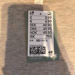 Säljer denna tröjan från H&M, aldrig använd prislappen är fortfarande kvar.  Nypris- 50