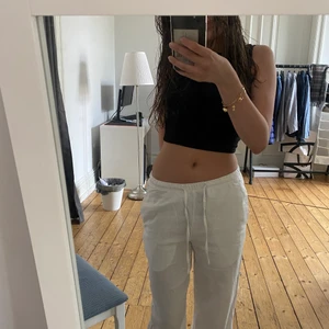 Linnebyxor - Intressekoll på mina nya linnebyxor från Bikbok som är slutsålda🌸 lapp och allt kvar, långa på mig som är 170💕 tar emot bud över 400kr