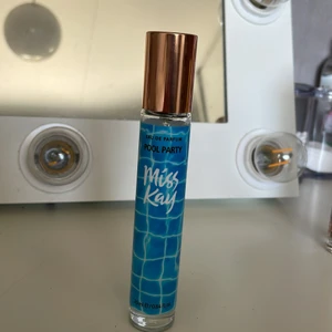 Parfym - Den är endast använd 1-2 sprut och säljes då jag ej använder den längre💞