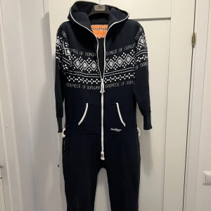 Onepiece Jumpin - Mysig och varm jumpin i mycket bra skick! Storlek S . Nypris över tusenlappen. 