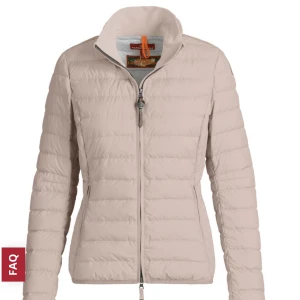 Rosa paralympier😍 - Superfin rosa parajumper jacka! I fint skick, den har gått sönder lite inne i den ena fickan men inget som märks❤️ priset kan diskuteras! Nypris: 3899kr 