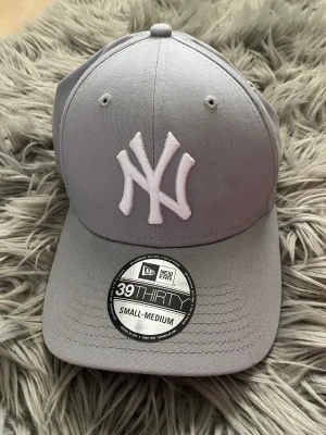  NY Yankees 39thirty Grå - New Era - Säljer min gråa keps då den aldrig har kommit till användning. Köptes för 350kr från Hatstore