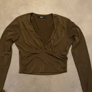 Brun Topp Bikbok - Jättefin brun topp från Bikbok🤎 