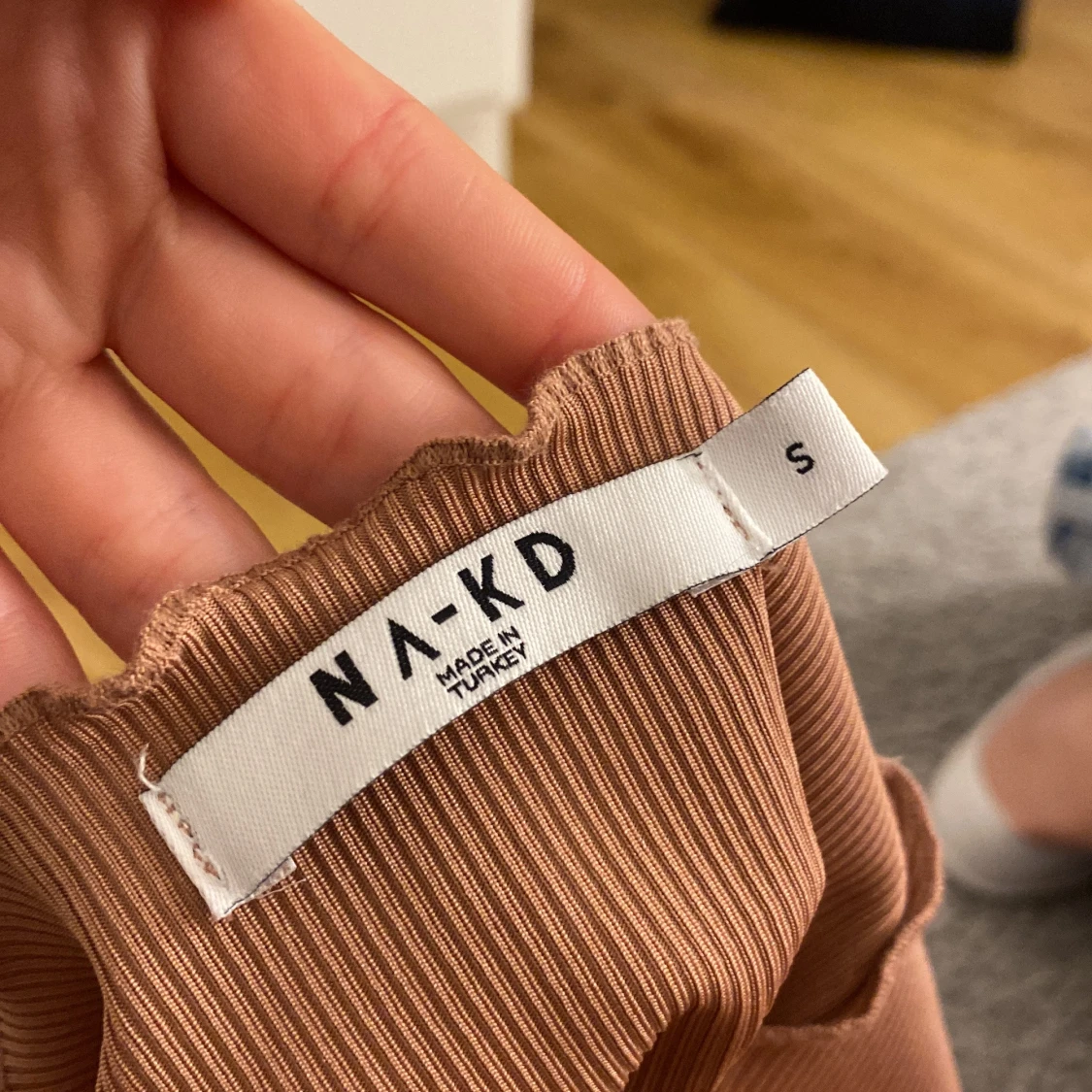 Topp ifårn NA-KD - 90