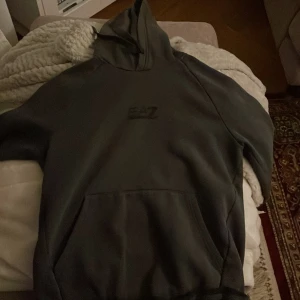 Ea7 luvtröja  - Nyskick