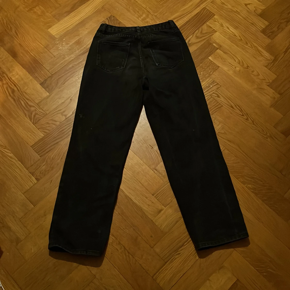 Svart och orange jeans  - 90