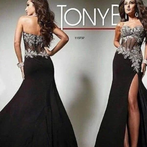 Klänning - Backifrån så kan man förståra och minska den 