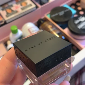 Concealer  - Oanvänd, pga för mörk 