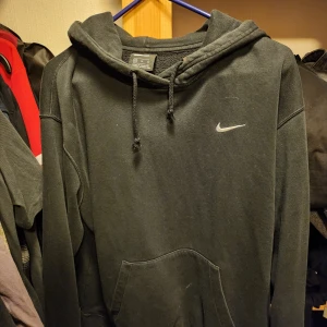 Nike Hoodie - Nike Hoodie i XL, tvättas innan den skickas, sitter mer som L
