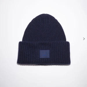 Acne mössa blå - Bra skick, skriv för egna bilder😊