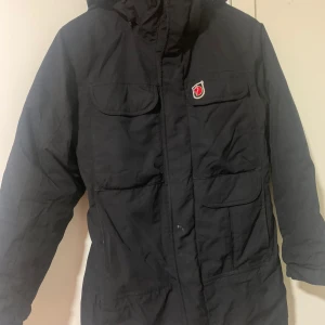 Fjällräven vinter jacka  - Bra stick! Säljs på grund av ny köp. 