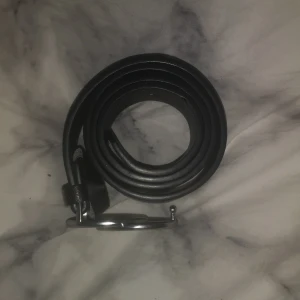 Skärp - Säljer ett skärp som aldrig kommer till användning och är som ny. Ungefär 89/90cm lång och det står S på den. Köpt för 139kr