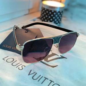 Louis Vuitton solglasögon med fin detalj 