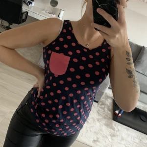 Linne  - Säljer ett linne i stolek 158/164. Precis som storlek XS. Använd få gånger. Bra skick