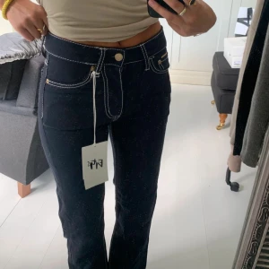 Eytys cypress jeans  - Säljer nu mina fina eytys cypress jeans i purple valvet svart. Säljer för atg jag inte använder dom tillräckligt mycket som de borde. Dom är skit snygga och sitter tajtare på mig som burkar ha 36 i storlek.