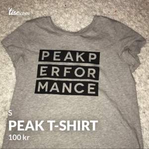 Säljer denna superfina peak tshirt då den tyvärr är för liten för mig😩i storlek S, säljer för 100kr+frakt🤩