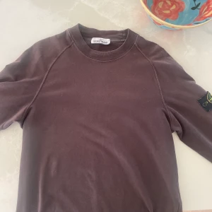 Stone island sweatshirt  - Stone Island i jättefint skick. Köpt på NK. Säljes för: 400
