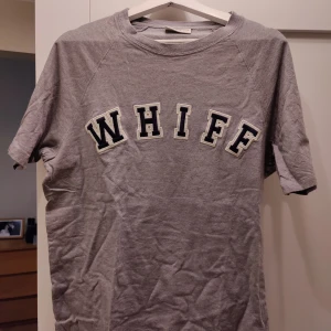 T-shirt These glory days - Mysig t-shirt. Lite högre i halsen. 