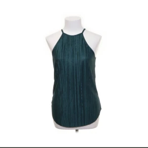 Topp - Säljer denna gulliga topp då den inte kommer till andvändning. 