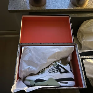 Jordan 4 seafoam - Skorna är helt nya och kvitto finns.